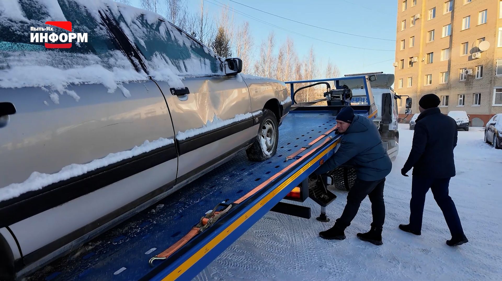 Вывозят брошенные автомобили