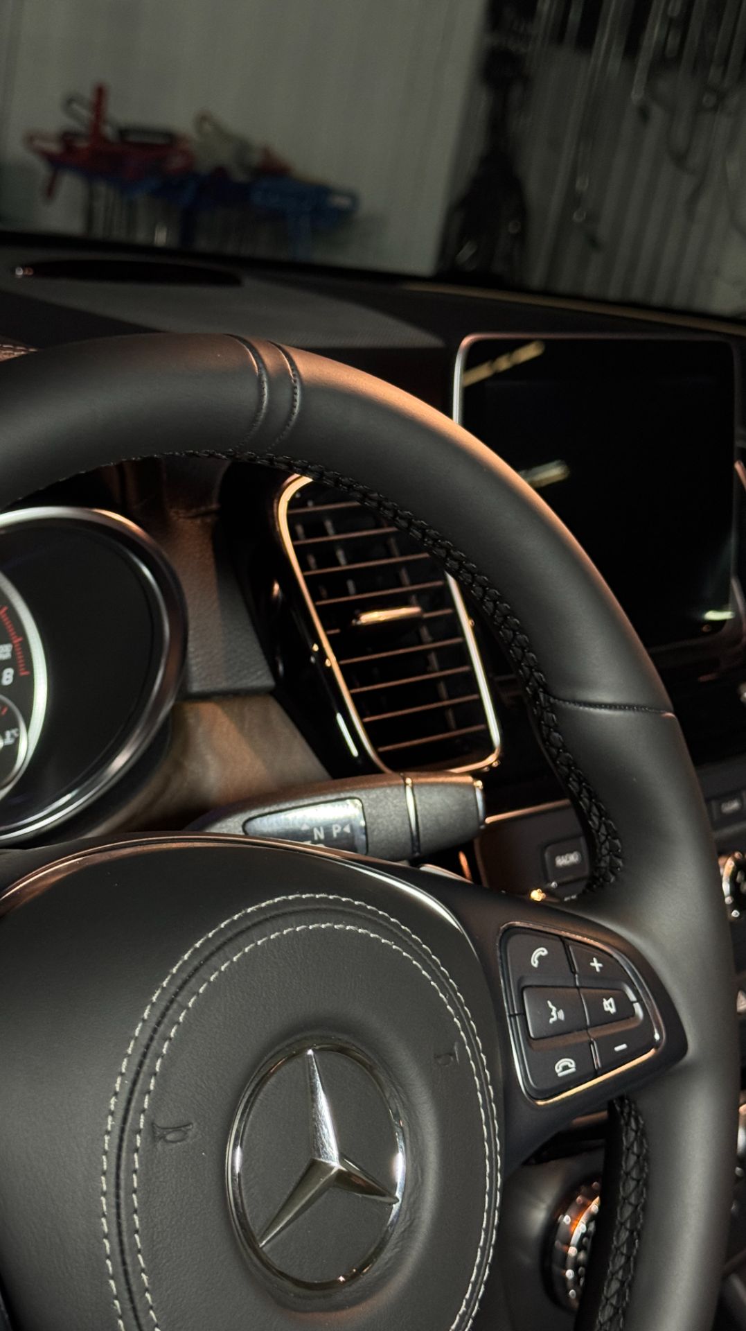 Mercedes GLE - перешив потолка и перешив руля