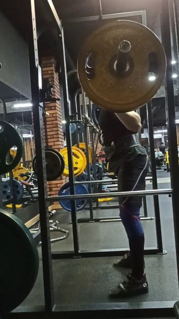 На этот вес три подхода - 130 кг