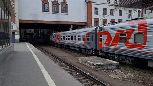 ЭП 20 - 003 с фирменным поездом «Анапа–Москва» 011Э.