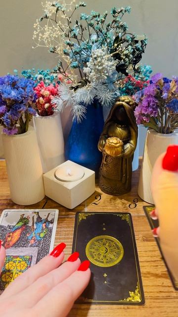 Экспресс- расклад: «Как твоё прошлое влияет на твоё настоящее»🪄