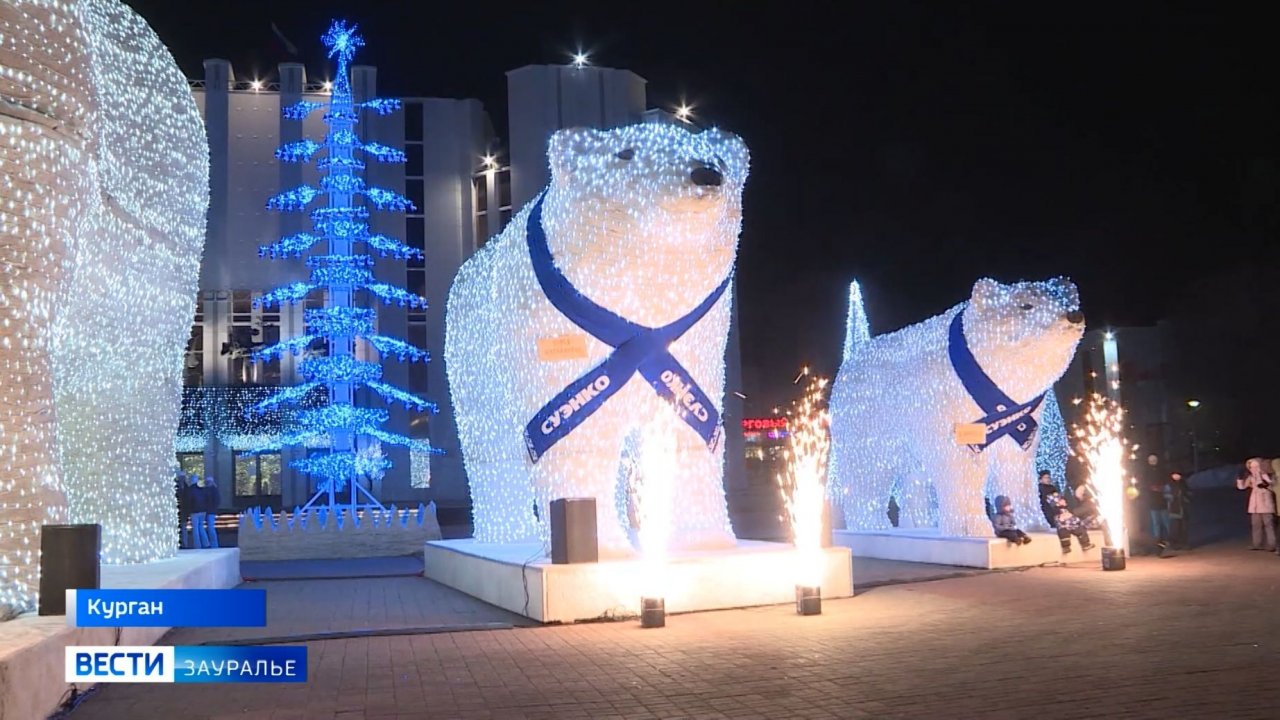 Семейство гигантских косолапых поселилось на Троицкой площади