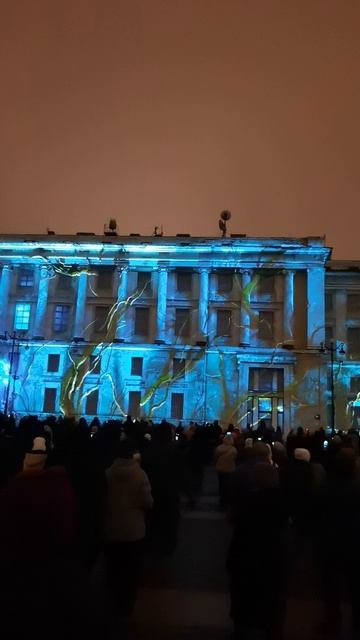 Мультимедийное световое шоу на Дворцовой площади в Санкт-Петербурге.