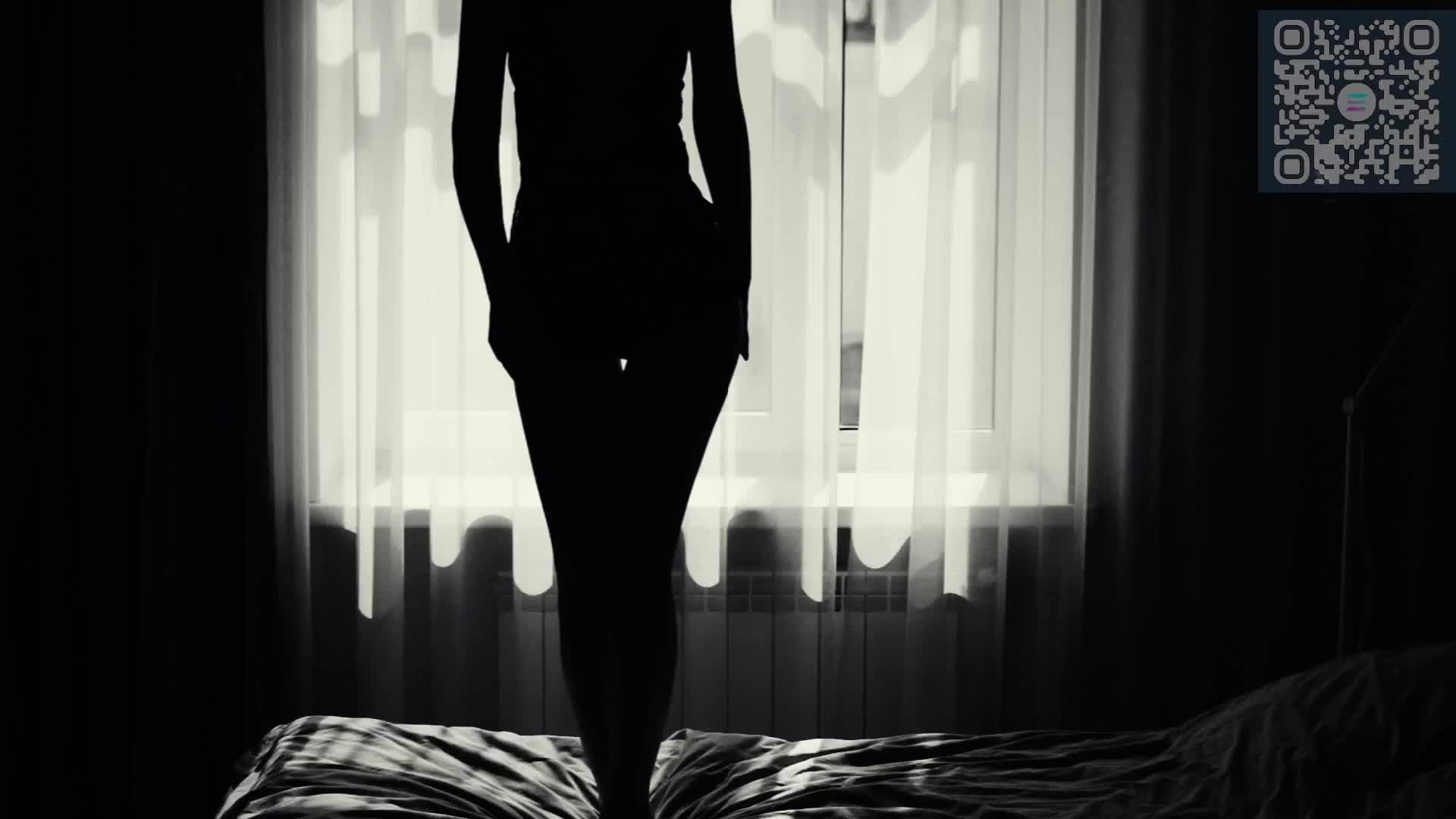 Девушка скачет на кровати, Эротика