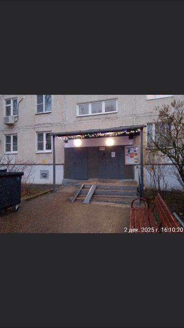 Украшения к НГ - фонарики по периметру подъезда должны гореть ежедневно и все - полезная информация.