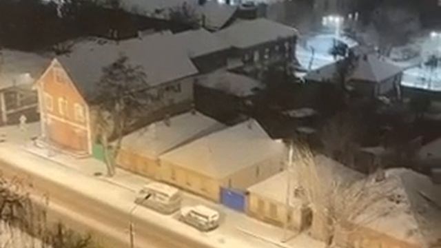 В Луганске выпал первый снег
Вторая столица Донбасса приоделась в предновогодние цвета. Правда, на