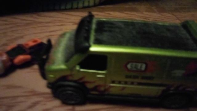 Как правильно переходить дорогу по пешеходному переходу, если нету светофора. Учим ПДД вместе.