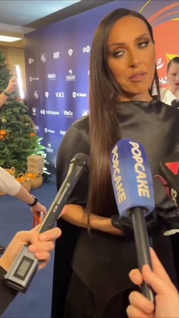 ⭐️ Алсу, в первую очередь, выбирает новогодние подарки для нянечек своих детей.