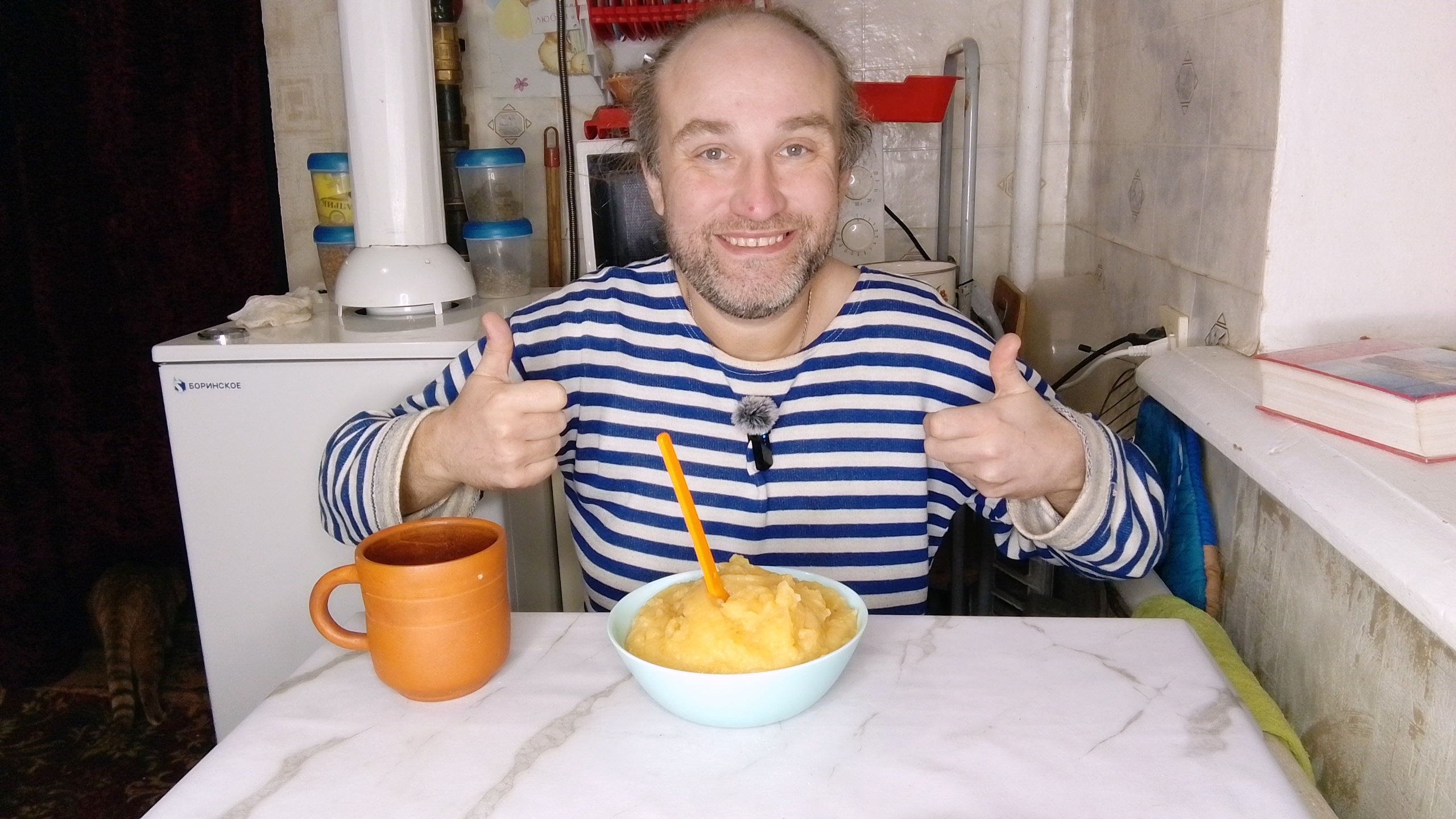 9.12.2025 обед с Рыжулей. гороховая кашка вкусно. мукбанг. обжор. еда на камеру. диета. шизофрения.