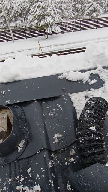 Монтаж вентиляции на крышу. #woodhouse54 #вентиляциянакрышу