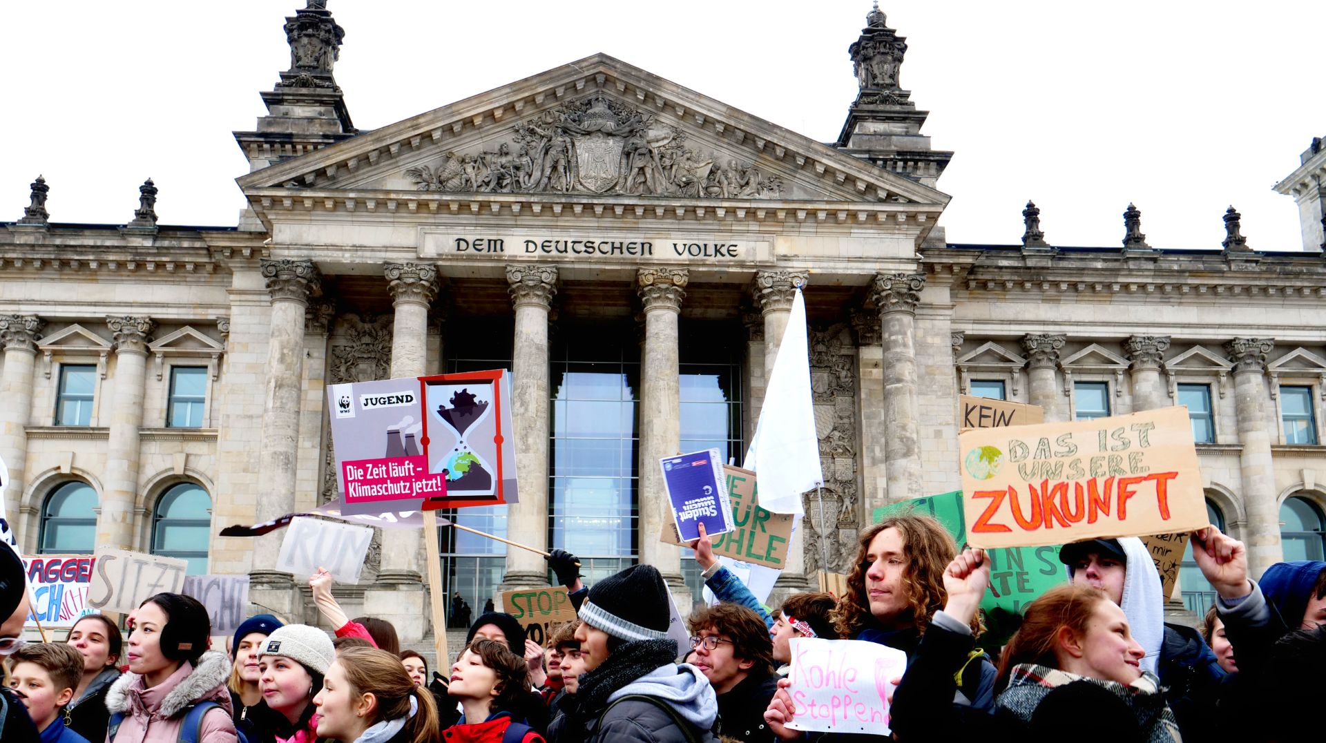Германию охватила волна «школьных забастовок». Как это связано с ожиданием войны с Россией