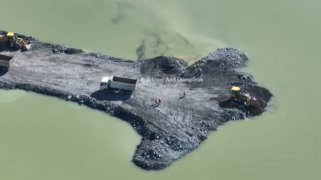 Ничего себе Лучшая работа Бульдозера SHANTUI, Колесного погрузчика SDLG, Сбрасывающего камень в Воду