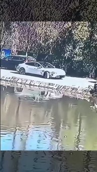 Электрокар Xiaomi SU7 чуть не утопил САМ себя — во время автопарковки он спокойно укатился в водоём.