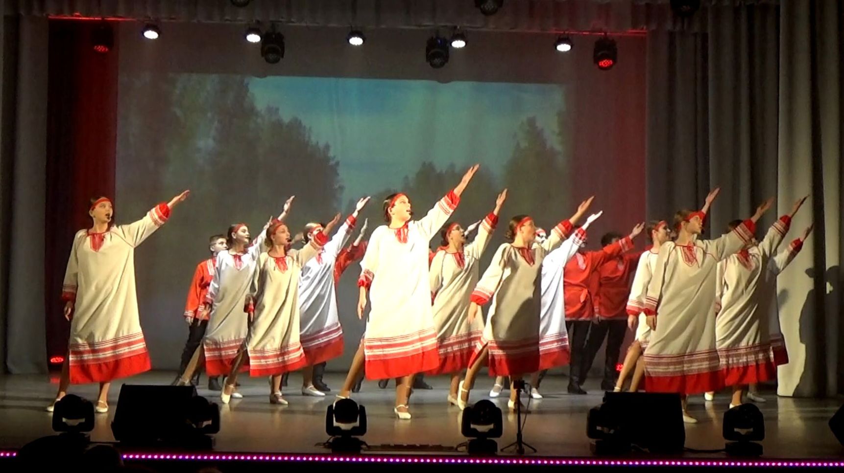 Праздничный концерт “СЛАВА ГЕРОЯМ РОССИИ” в ДК.Спутник города Вязники. 1-я часть