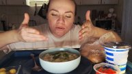 Мукбанг пельмешки с бульоном, хлеб из пекарни, оливки #обед #Мукбанг