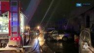 Во время пожара в автосервисе были повреждены 3 легковых автомобиля