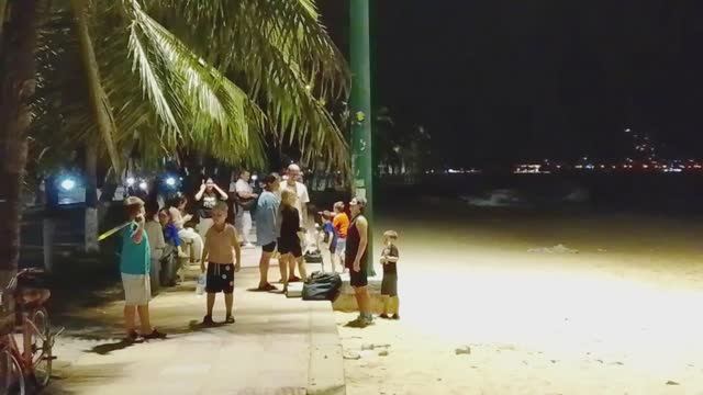 Вьетнам. Ночной пляж Нячанга в декабре 🌙 что происходит после заката? 🌊