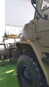 Бронеавтомобиль Урал со шнековой системой очистки дорог от снега, помогает зимой бойцам на СВО