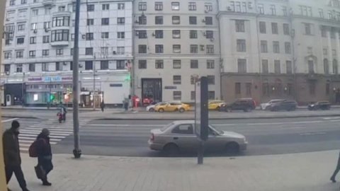 Упс, кто-то не дождался доставку... Страшное ДТП на Краснопрудной улице...