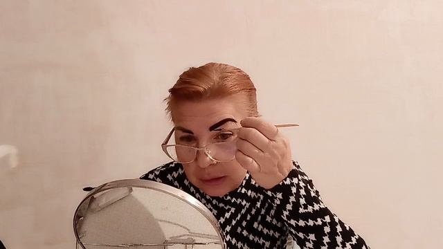 Бровьми союза, губами червлена, красотою лепна....