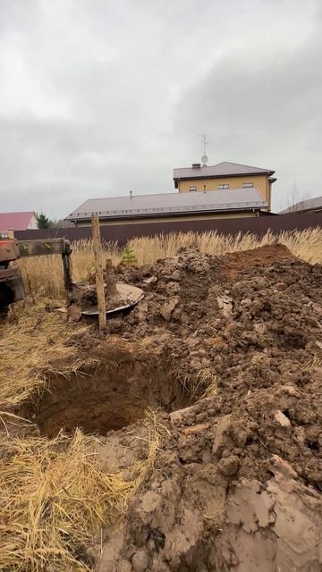 Монтаж колец в шахту колодца