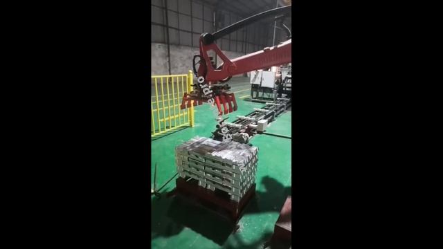 51. Паллетирование металлических чушек с конвейера