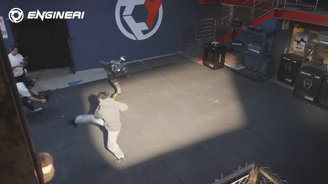 Бэкстейдж со съемок ролика про нового робота-гуманоида T800 от китайской EngineAI