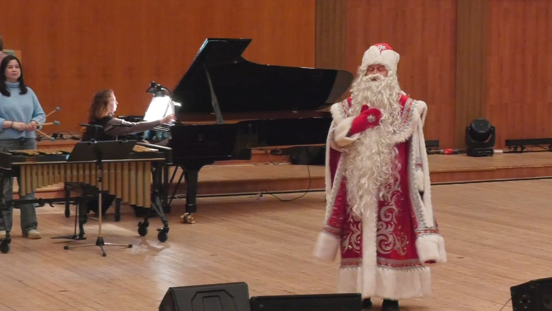 Сегодня солисты Органного зала дарят праздничное настроение жителям Альметьевска