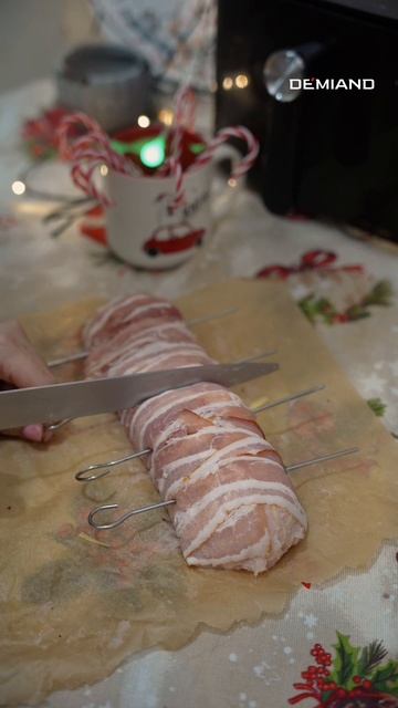 Рулетики куриные закуска горячее на Новый год