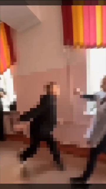 Кадры школьной драки в приморском Артёме сейчас изучают полицейские и прокуроры