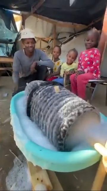 Думал только пакистанцы на такое изобретательны. А нет....