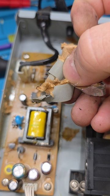 Взорвался конденсатор