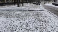 Первый снег в городе.