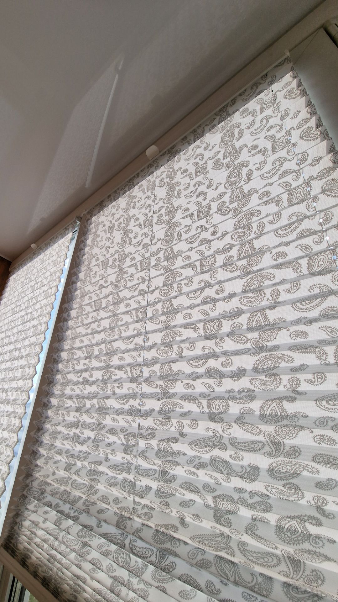 Шторки плиссе на лоджию. Ткань Монтелло серый.