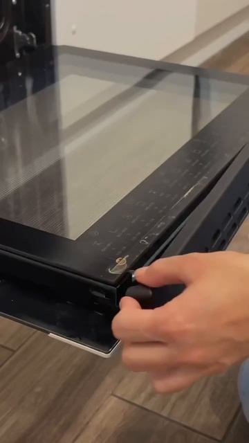 Как быстро почистить духовой шкаф без долгого оттирания