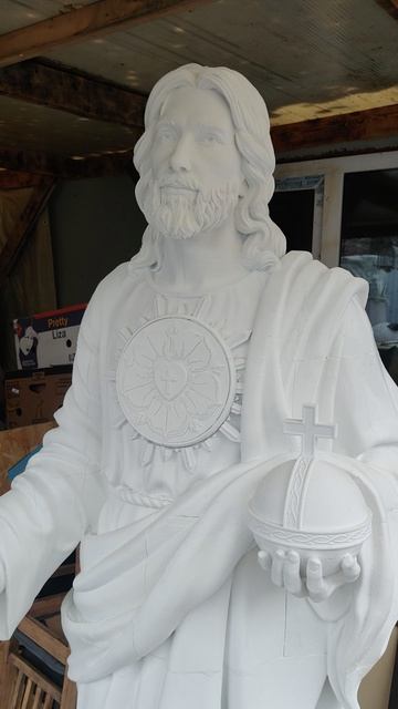 Волшебники, очень нужна ваша помощь на организационные нужды для доставки статуи Иисуса Христа!