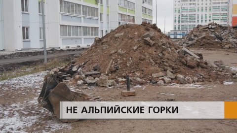 Три огромных горы строительного мусора вывалили около детского садика «Сабантуй»