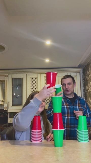 Поставь стаканчики Челендж