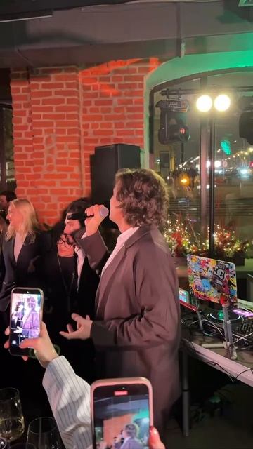 😎 «Очень нравится мне собственный голос»

Прохор Шаляпин выступил со своими хитами на открытии ресто