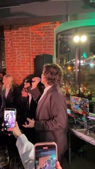 😎 «Очень нравится мне собственный голос»
Прохор Шаляпин выступил со своими хитами на открытии ресто