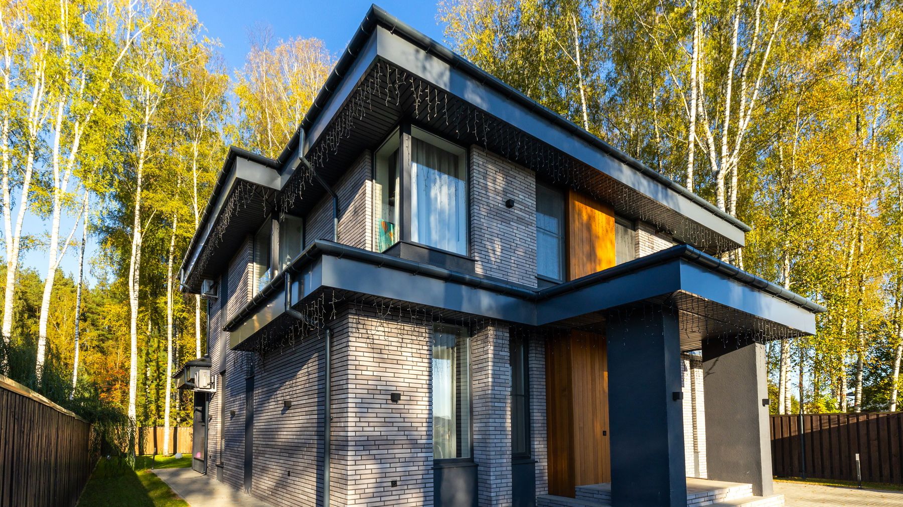 Новый дом с центральными коммуникациями