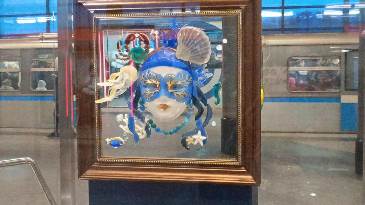 Прогулки по Москве. Выставка работ Академии Сергея Андрияки на станции Воробьевы горы.