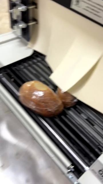 Упаковка хлеба на термоусадочной машине