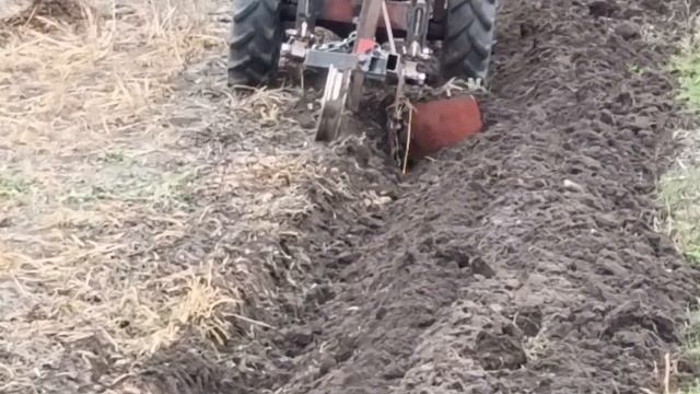 пробуем Пахать самодельным минитрактором и самодельный плуг