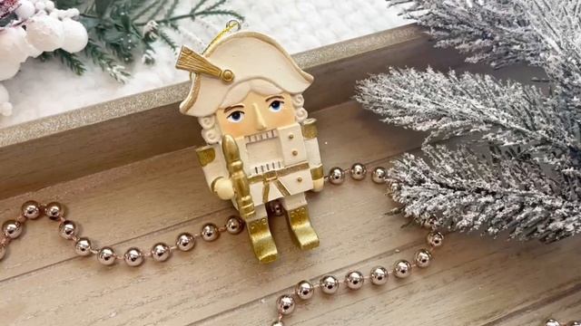 Ёлочная игрушка ЩЕЛКУНЧИК - ЗАКОЛДОВАННЫЙ ПРИНЦ, полистоун, белый, 9 см, 1001078