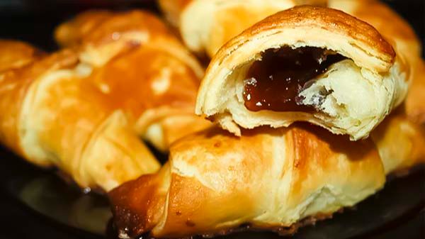 Рогалики с повидлом в духовке - Быстро и Вкусно!