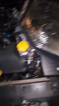 Снял крышку -экран двигателя Веста