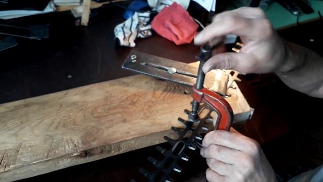 Готовимся к летнему сезону, точим ножи аккумуляторного кустореза Bosch AHS 45 15 Li