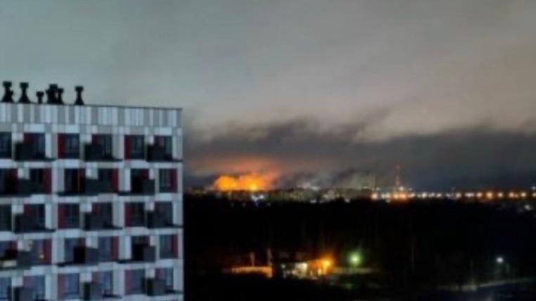 Появились кадры атаки БПЛА на Новгород. Атакован химзавод. 11.12.2025