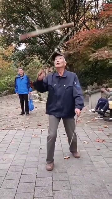 Уличный жонглёр